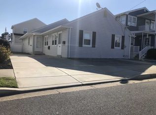 226 E Hollywood Ave, Wildwood Crest, NJ 08260