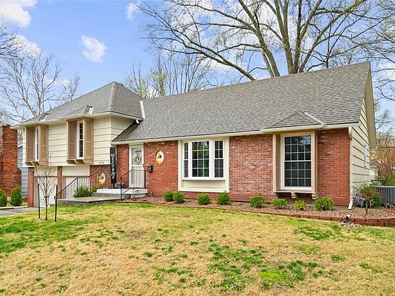 3rd image of 9624 Dearborn Dr