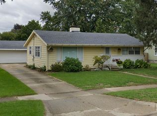 520 Lincoln Lake Ave SE, Lowell, MI 49331