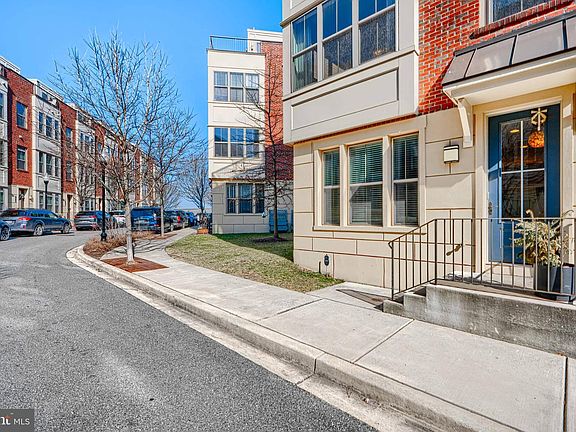 5th image of 1313 Benjamin St