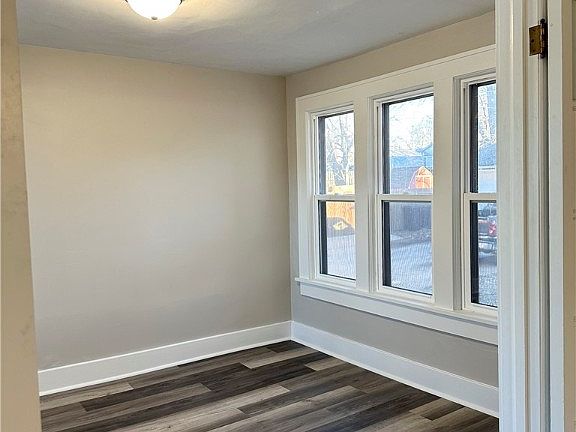 5th image of 810 E Main St