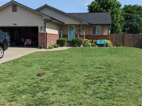 606 E Peach Ave, Haysville, KS 67060