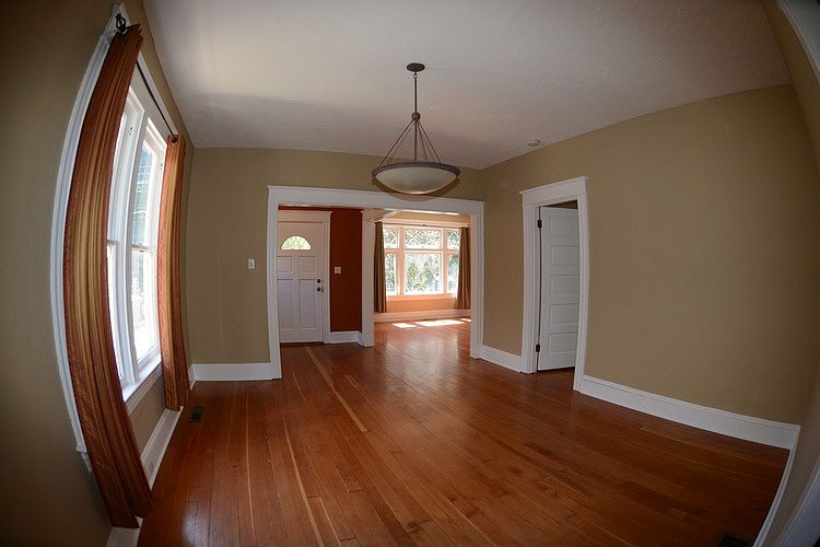 Dining room (with entry way 
