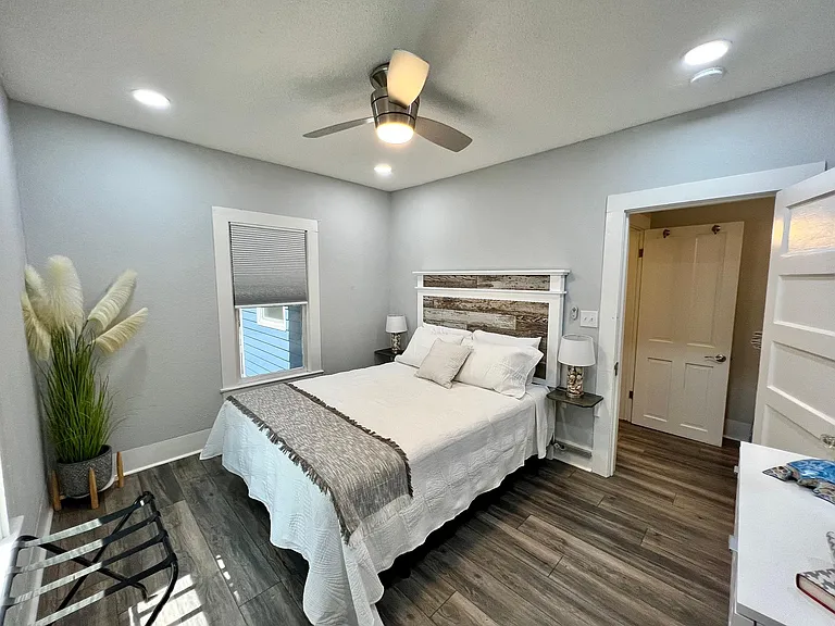 214 Alma Ct — Photo 23