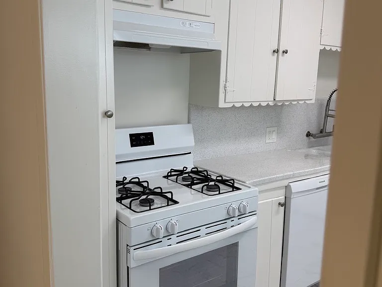 5325 Radford Ave #5 — Photo 6