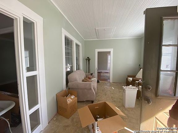 2nd image of 107 W Park St