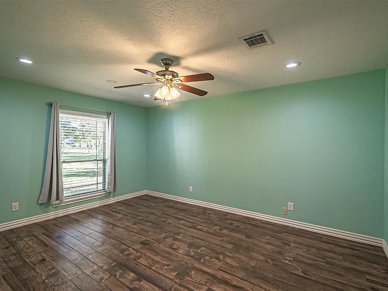 17615 Swansbury Dr — Photo 41