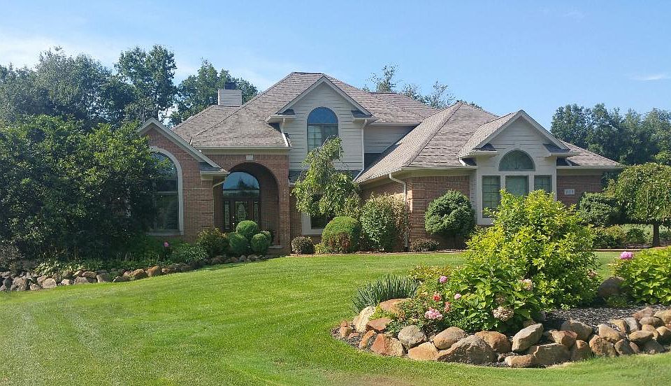 1st image of 824 Hemlock Dr
