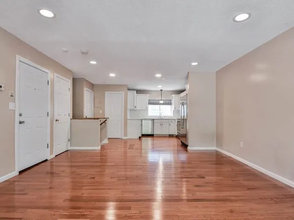 4873 Washington St APT 2, West Roxbury, MA 02132