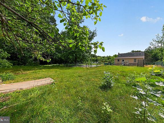 5th image of 934 Singerly Rd