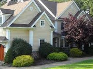 283 Stewart Ln, Franklin Lakes, NJ 07417