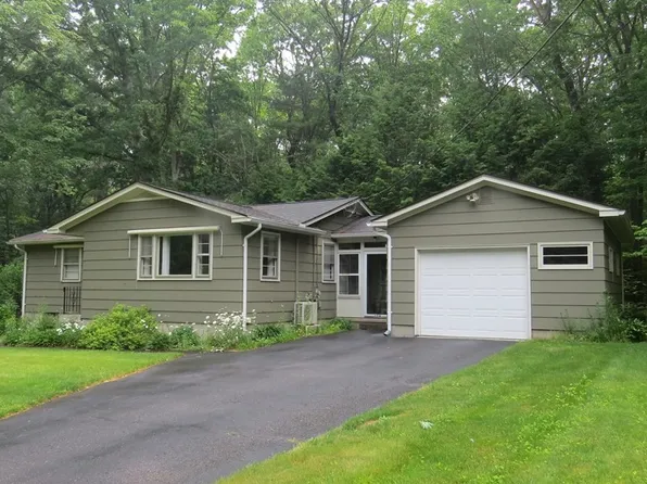 128 Acrebrook Dr, Northampton, MA 01062