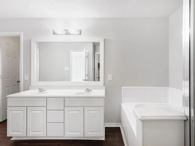 15410 Fir Woods Ln — Photo 18