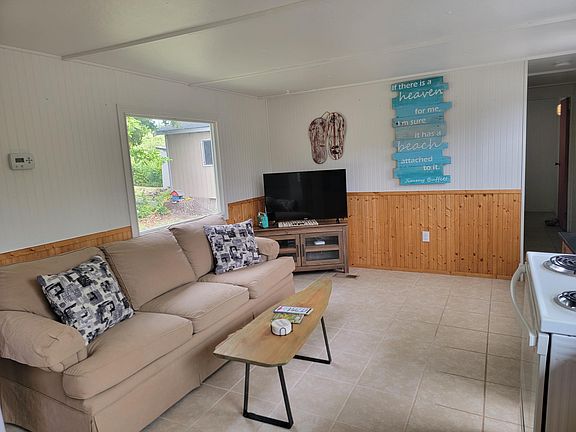 5th image of 893 Henry Ln