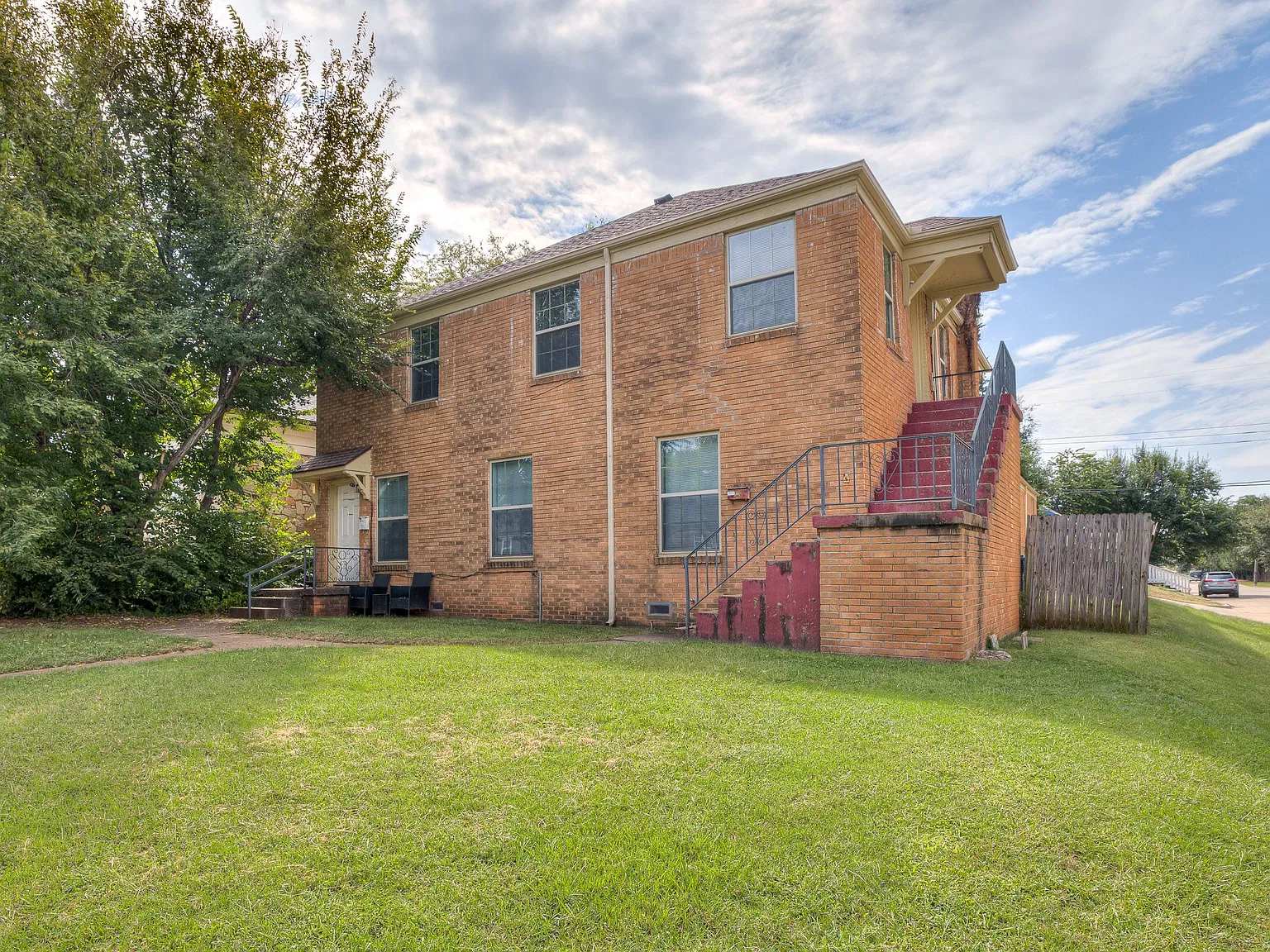2 bed, 1000 sqft, $1,045 — Photo 4
