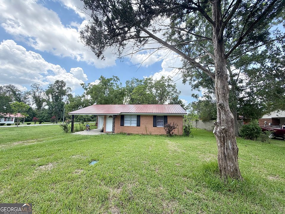 1st image of 5 Lakeside Dr
