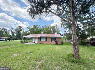 5 Lakeside Dr, Hazlehurst, GA 31539