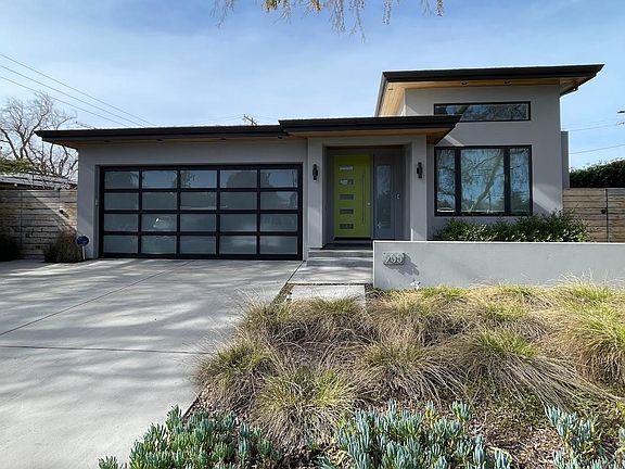 3rd image of 905 Elsinore Dr
