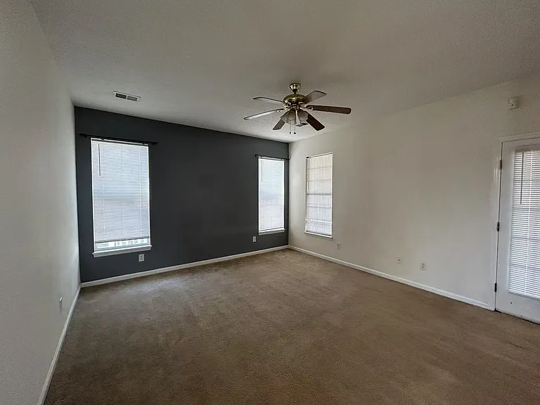 215 Spring Lake Dr — Photo 27