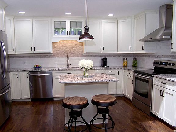 5th image of 20 Beaverdale Ln