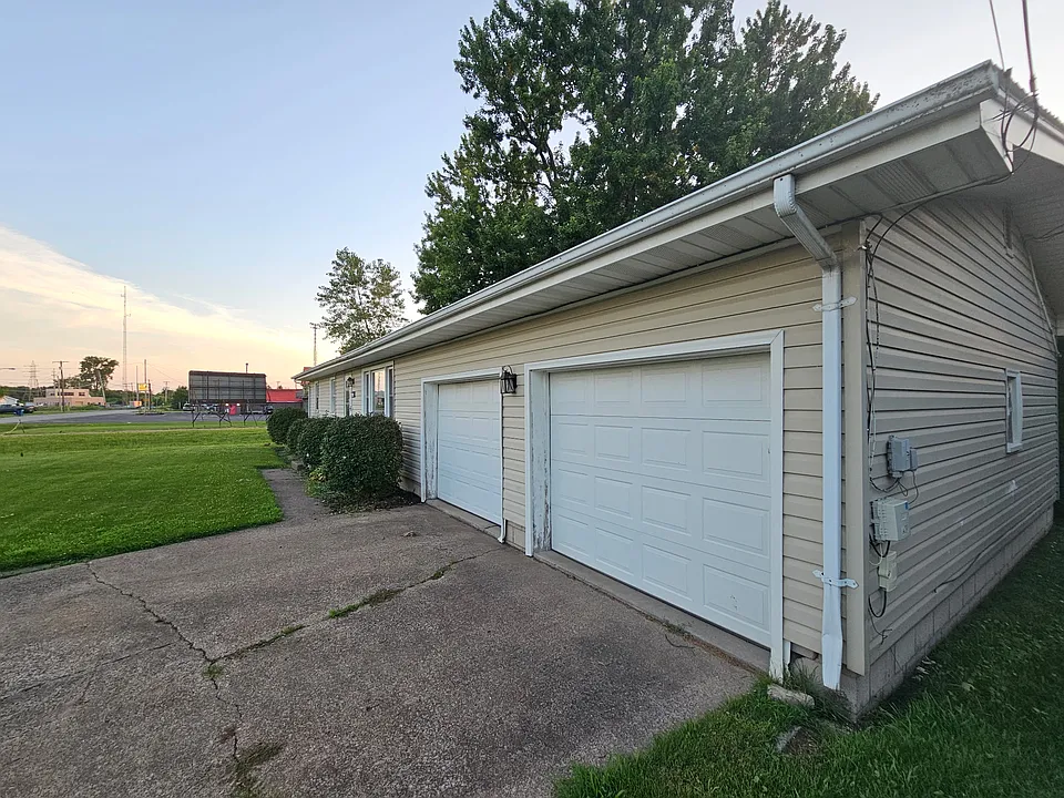 2135 Tiffin Ave