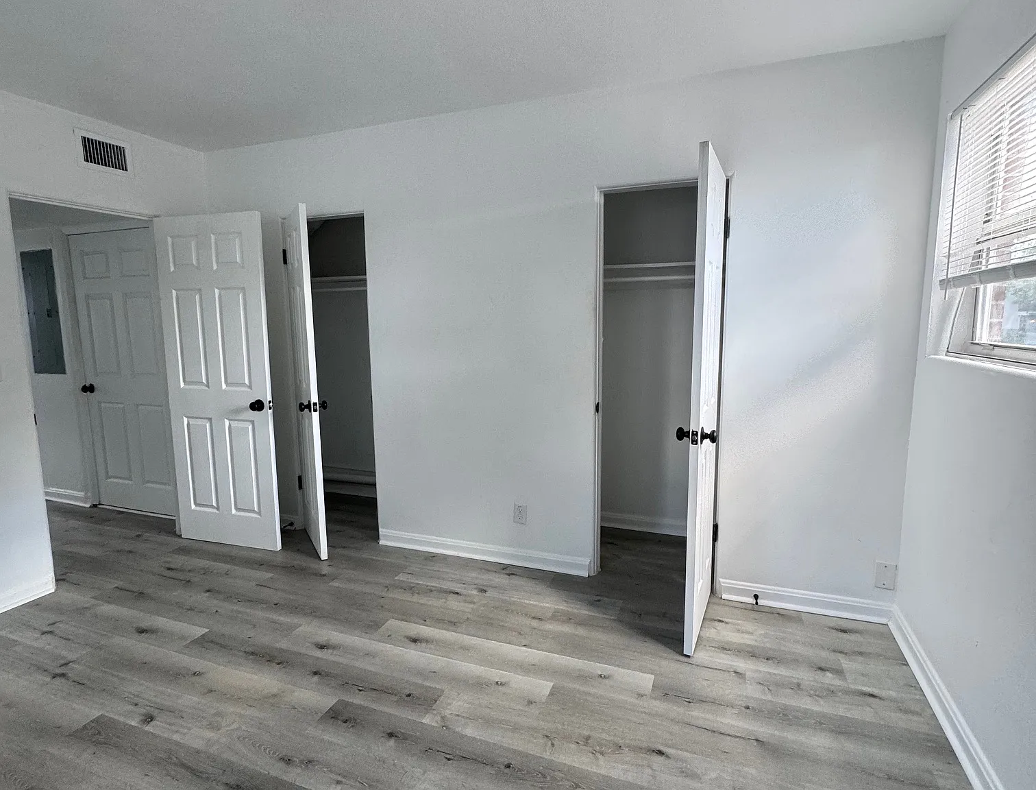 5452 Playa Way - 1 — Photo 2