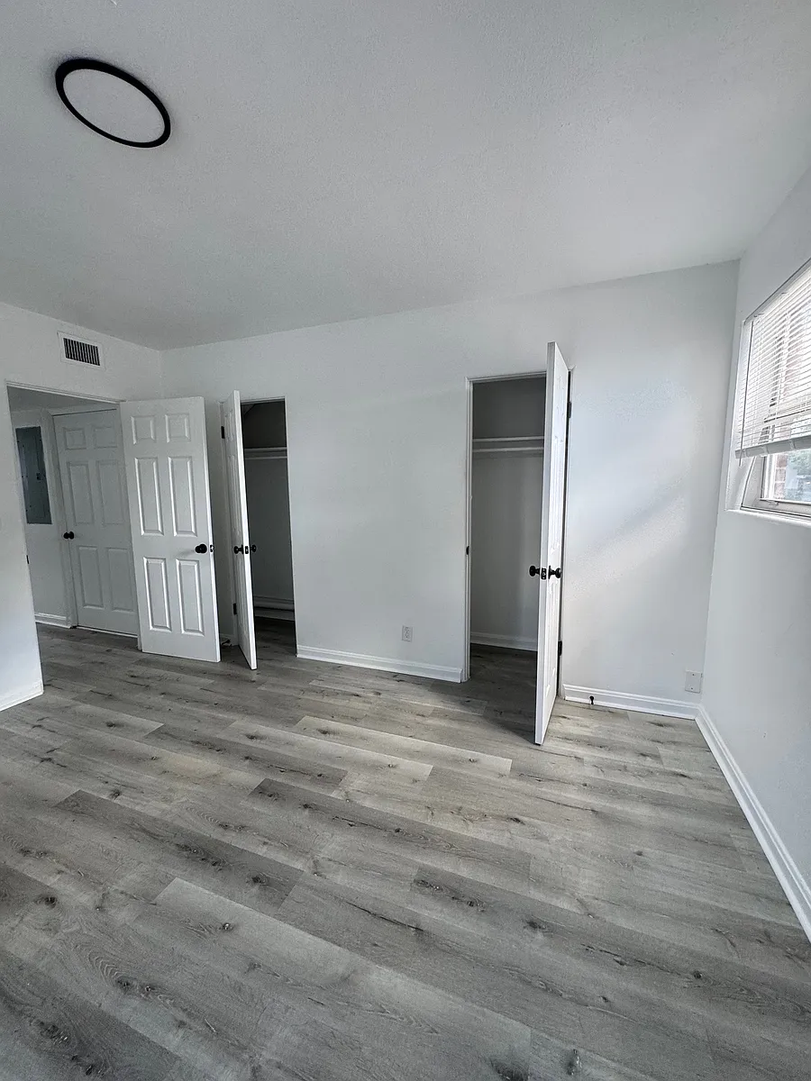 Building Photo - 5452 Playa Way #3