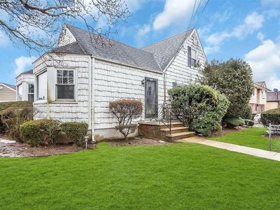 303 Frederick Ave, Floral Park, NY, 11001