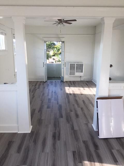 1st image of 105 Hawthorn St APT 2
