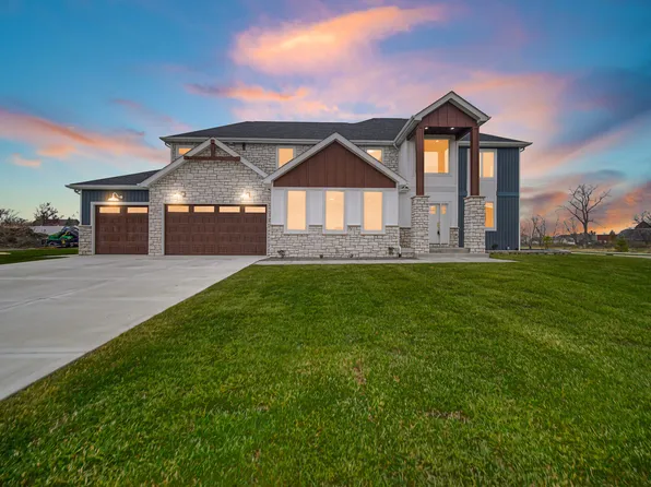 7382 Brookhaven Dr, Crown Pt, IN 46307