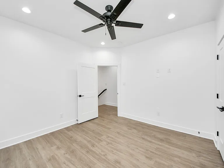5029 Broom St #B — Photo 13