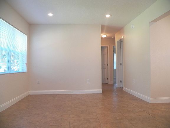 3rd image of 1414 S Warren Ave