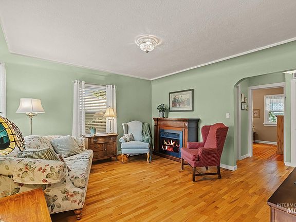4th image of 818 11th St