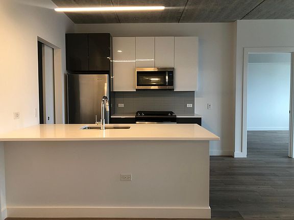 2nd image of 3900 N Broadway St #805