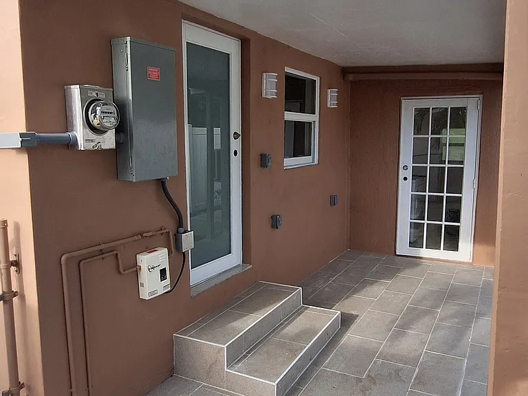 W 39th Pl — Photo 2