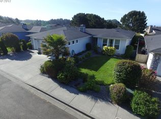 96507 W Cliff Dr, Brookings, OR 97415