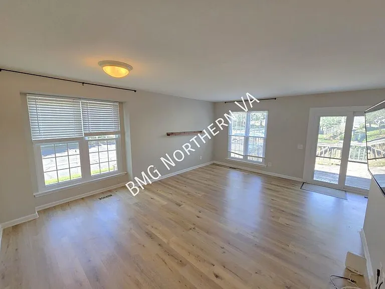 301 Bridle Crest Sq NE — Photo 6