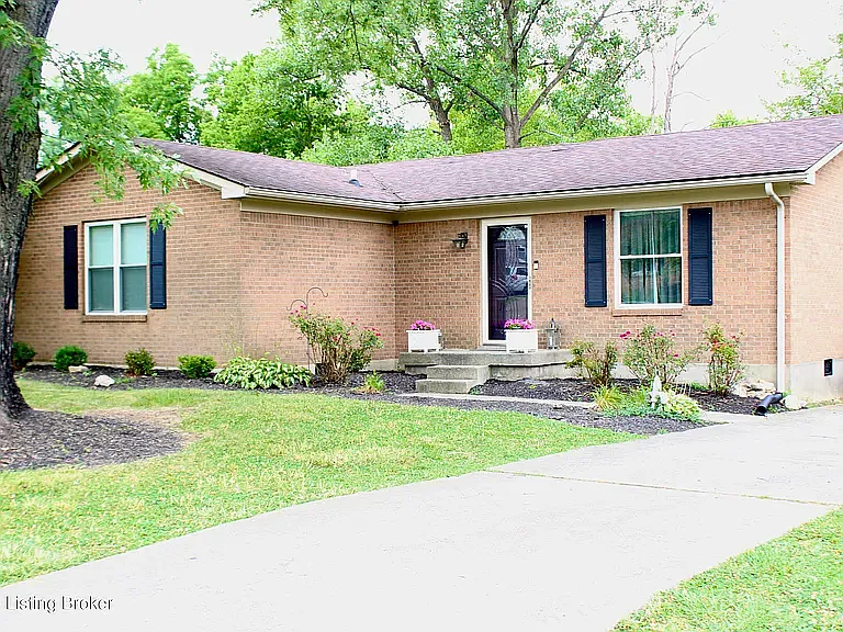 3 bed, 1.5 bath, 1253 sqft, $1,800 — Photo 3