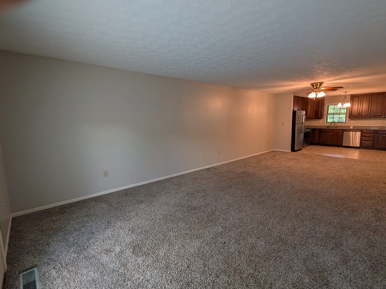 2 bed, 1.5 bath, 1330 sqft, $1,400 — Photo 4