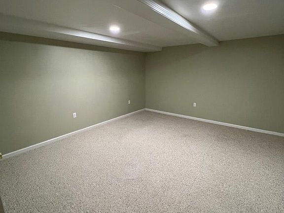 4th image of 525B Carriage Dr
