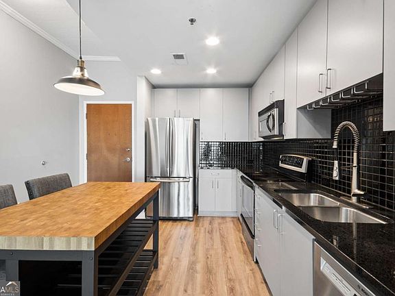 5th image of 250 Pharr Rd #1716