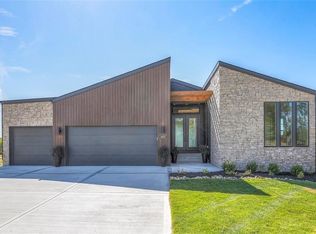 2132 SW Wheatfield Dr, Lees Summit, MO 64082