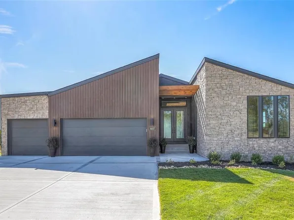 2132 SW Wheatfield Dr, Lees Summit, MO 64082