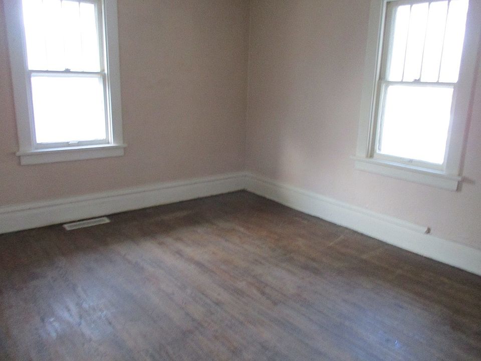 2nd image of 118 N Madison Ave