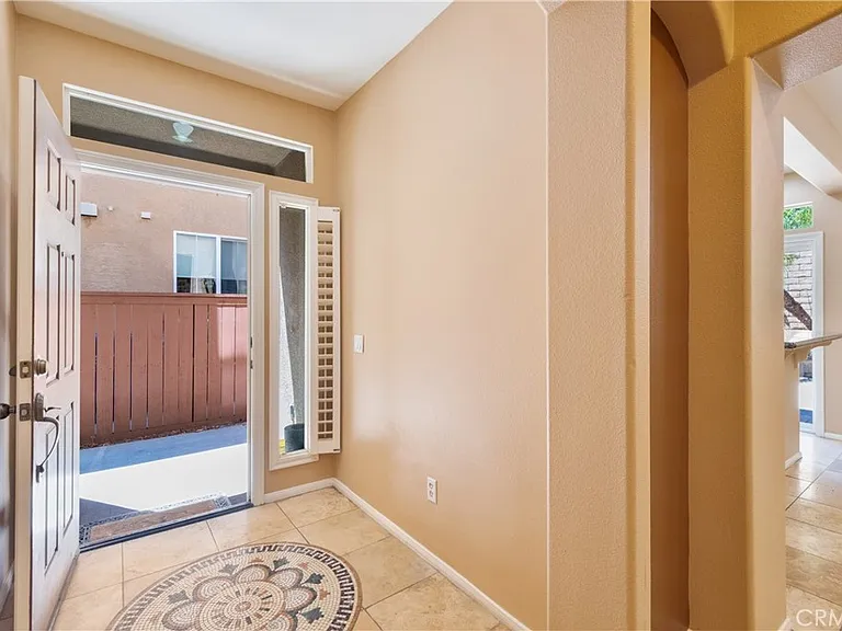 3513 W Hughes Ln — Photo 3