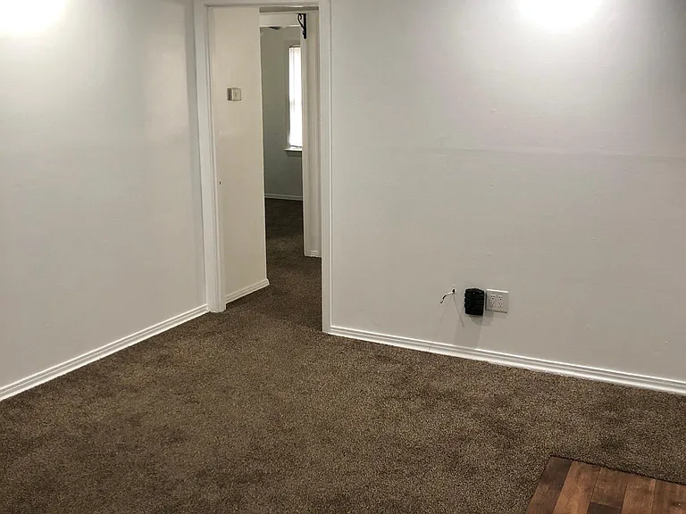607 N Duck St — Photo 9