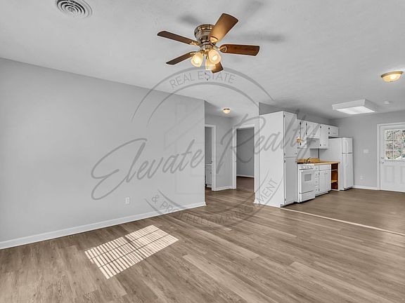 5th image of 105 Cloverdale Dr #A