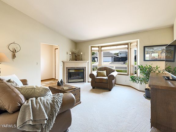 5th image of 5042 N Sky Vista Ave