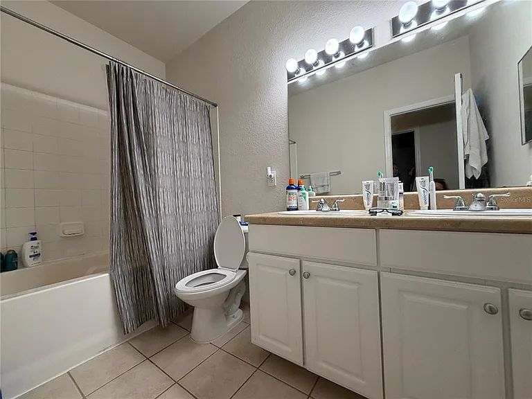 4445 NW 49th St #102 — Photo 15