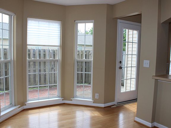 LOTS OF NATURAL LIGHT AND BREAKFAST NOOK